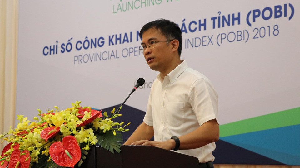 PGS.TS Vũ Sỹ Cường, đại diện nhóm nghiên cứu trình bày báo cáo chỉ số công khai ngân sách tỉnh 2018.