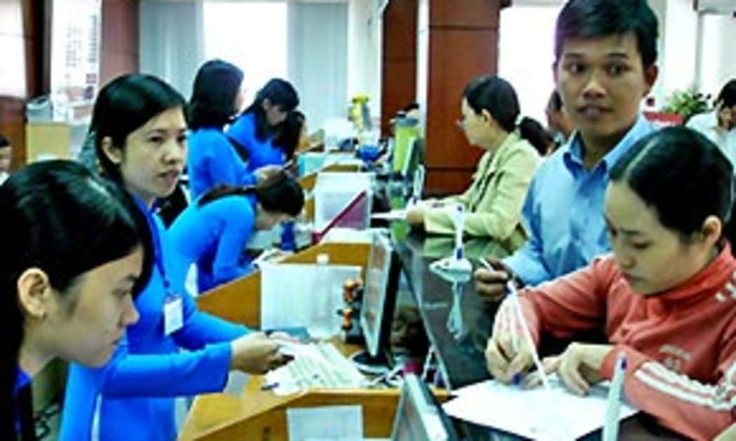 Bỏ trần lãi suất, ngân hàng có cơ hội huy động thuận lợi hơn từ dân cư thay vì chi phí đắt đỏ trên thị trường liên ngân hàng hiện nay.