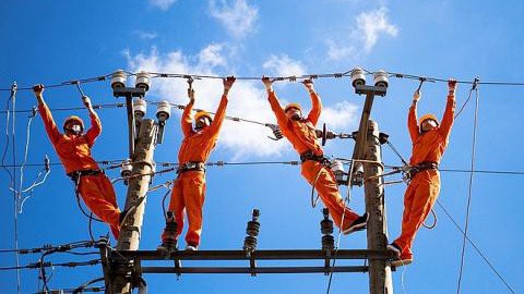 Bộ Công Thương tính mua điện từ Lào, Trung Quốc để bù đắp sản lượng điện thiếu hụt