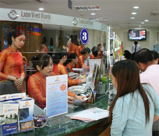 Giao dịch tại chi nhánh LienVietBank.