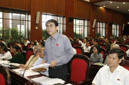Nhiều vị đại biểu Quốc hội đề nghị giảm bội chi ngân sách trong năm 2010 - Ảnh: TTXVN.