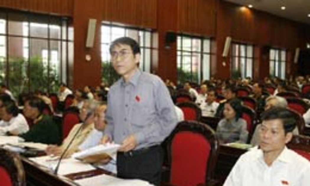 Nhiều vị đại biểu Quốc hội đề nghị giảm bội chi ngân sách trong năm 2010 - Ảnh: TTXVN.