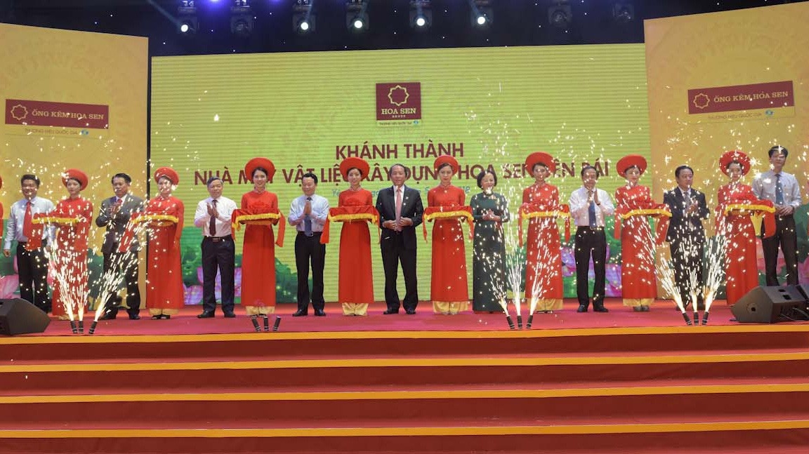 Nhà máy vật liệu xây dựng Hoa Sen Yên Bái được khánh thành, đưa vào hoạt động giai đoạn 1 với 6 dây chuyền cán ống thép công suất 60.000 tấn/ năm.