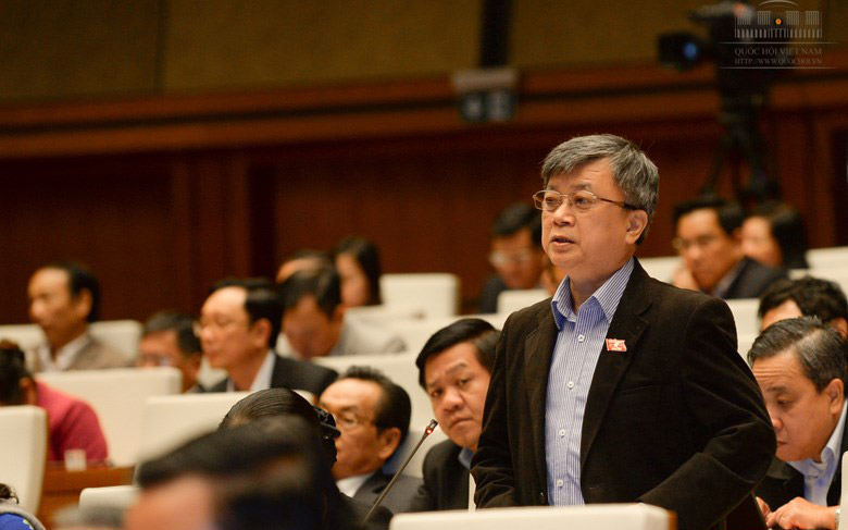 Đại biểu Trương Trọng Nghĩa phát biểu tại nghị trường.
