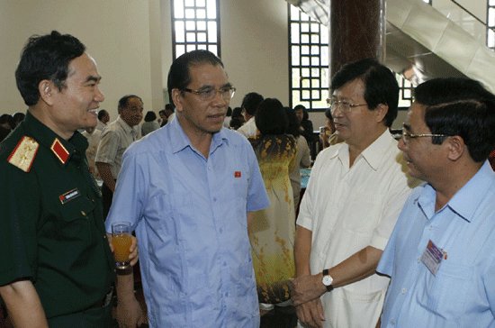 Mỗi buổi họp, các vị đại biểu Quốc hội có 20 phút giải lao - Ảnh: TTXVN,