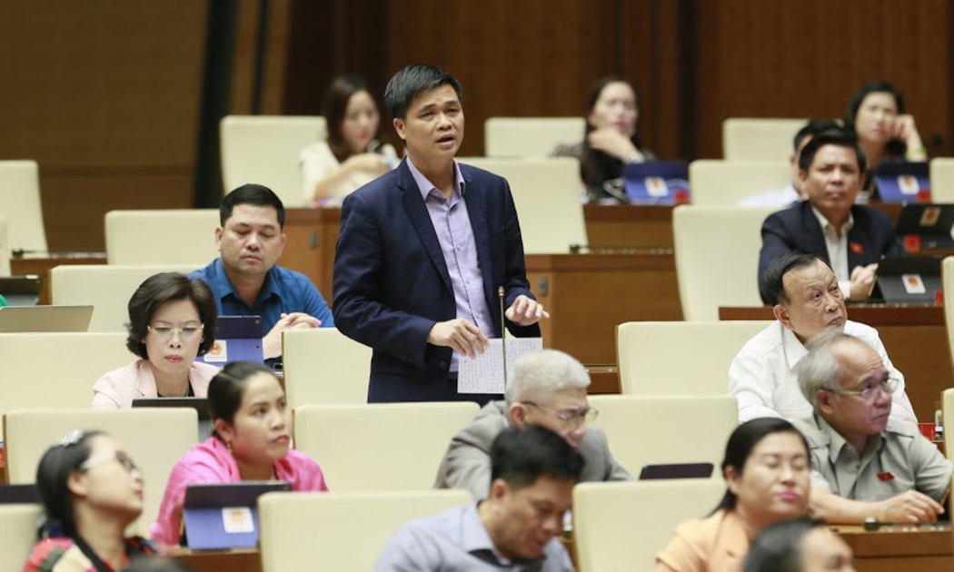 Đại biểu Ngọ Duy Hiểu phát biểu tại hội trường - Ảnh: Quang Phúc