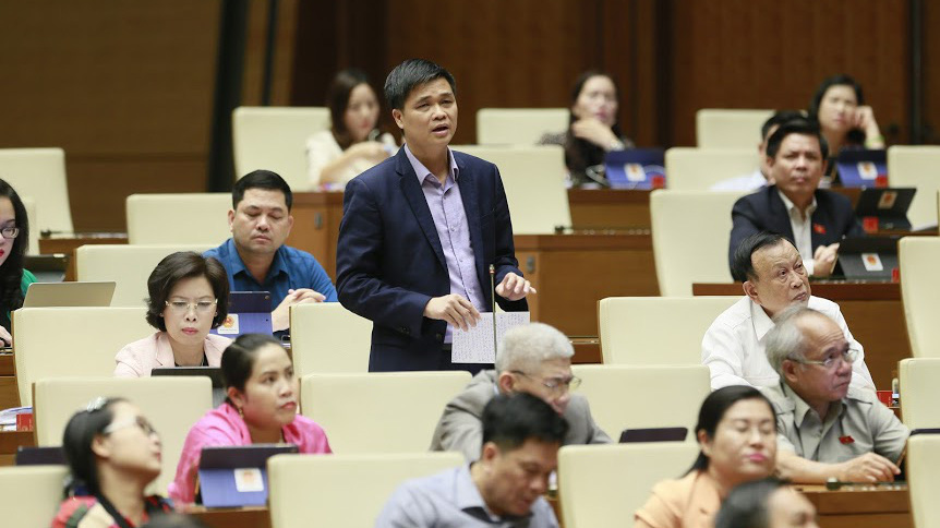 Đại biểu Ngọ Duy Hiểu phát biểu tại hội trường - Ảnh: Quang Phúc 
