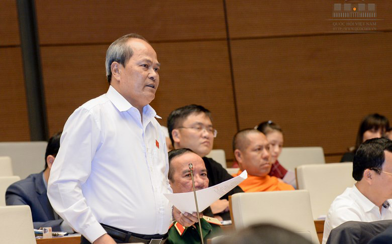 <span style="font-family: 'Times New Roman'; font-size: 15px;">Đại biểu Ngô Văn Minh phát biểu trong phiên thảo luận về quyết toán ngân sách nhà nước 2014, chiều 28/7 tại Quốc hội.</span>