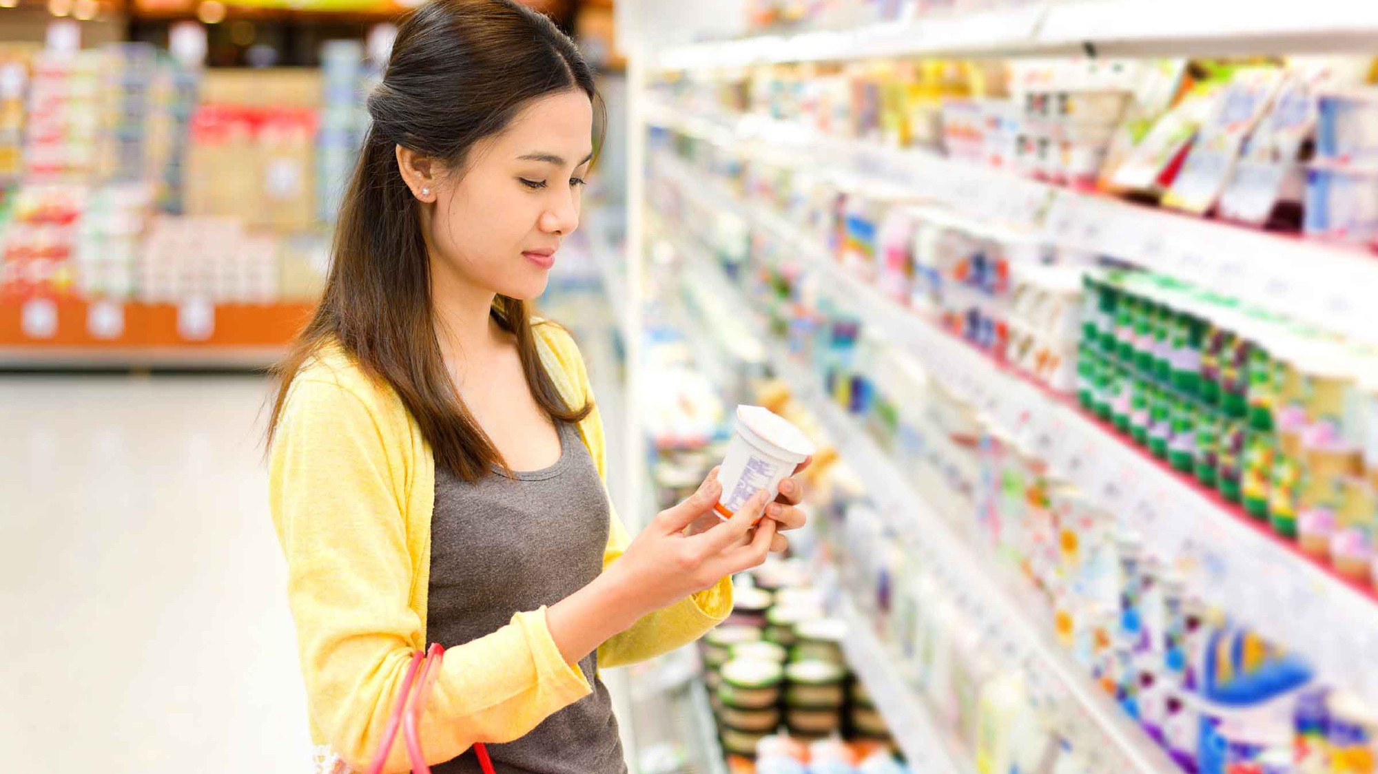 Tiết kiệm là DNA của người Việt Nam, vì vậy, người tiêu dùng Việt Nam vẫn tiếp tục dể dành tiền tiết kiệm cho tương lai và con cái.