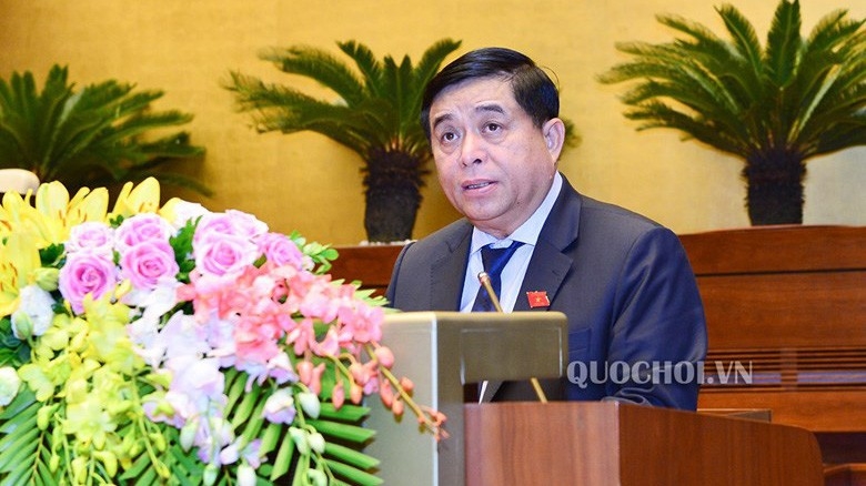 Bộ trưởng Bộ Kế hoạch và Đầu tư Nguyễn Chí Dũng trình bày báo cáo.