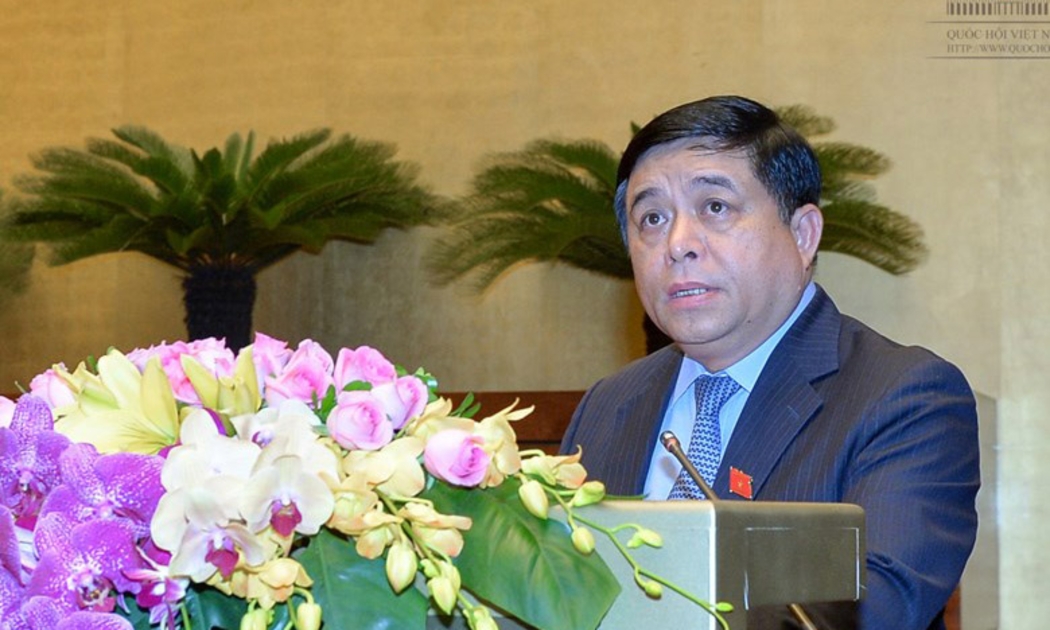 Bộ trưởng Bộ Kế hoạch và Đầu tư Nguyễn Chí Dũng trình kế hoạch tái cơ cấu nền kinh tế giai đoạn 2016 - 2020.