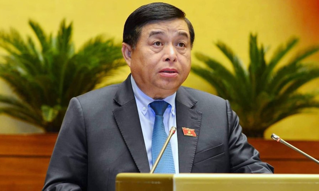 Bộ trưởng Bộ Kế hoạch và đầu tư Nguyễn Chí Dũng trình dự án luật - Ảnh: Quang Phúc