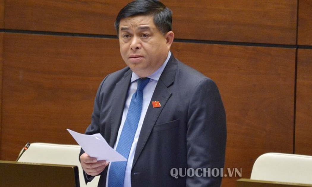  Bộ trưởng Bộ Kế hoạch và đầu tư Nguyễn Chí Dũng phát biểu tại nghị trường.