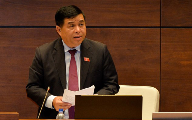 Bộ trưởng Bộ Kế hoạch và Đầu tư Nguyễn Chí Dũng giải trình những vấn đề đại biểu quan tâm.