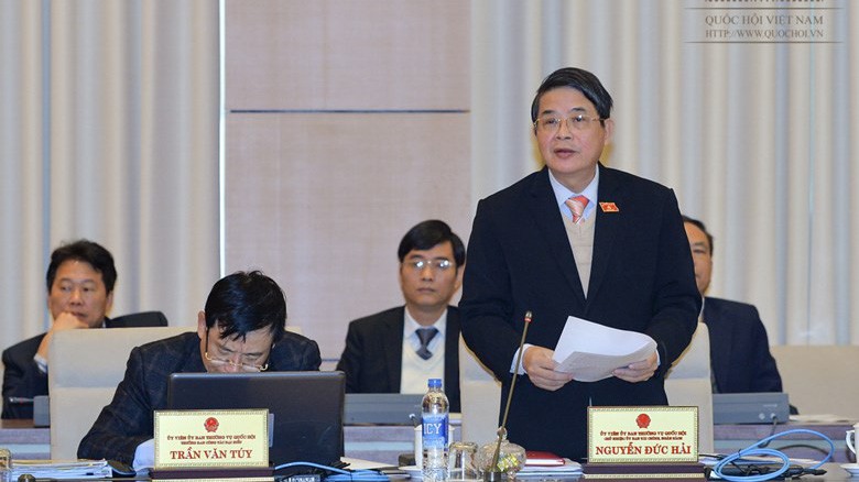 Chủ nhiệm Uỷ ban Tài chính - Ngân sách Nguyễn Đức Hải đề nghị Chính phủ lưu ý trong điều hành cân đối ngân sách nhà nước, phải kiên quyết bảo đảm tổng mức vay của ngân sách nhà nước được Quốc hội quyết định trong kế hoạch trung hạn và bảo đảm nợ công trong giới hạn cho phép.
