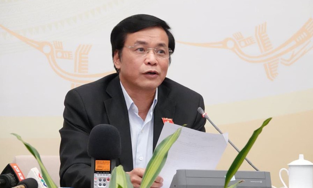Tổng thư ký Quốc hội Nguyễn Hạnh Phúc chủ trì cuộc họp báo ngắn về chất vấn - Ảnh: Quang Phúc