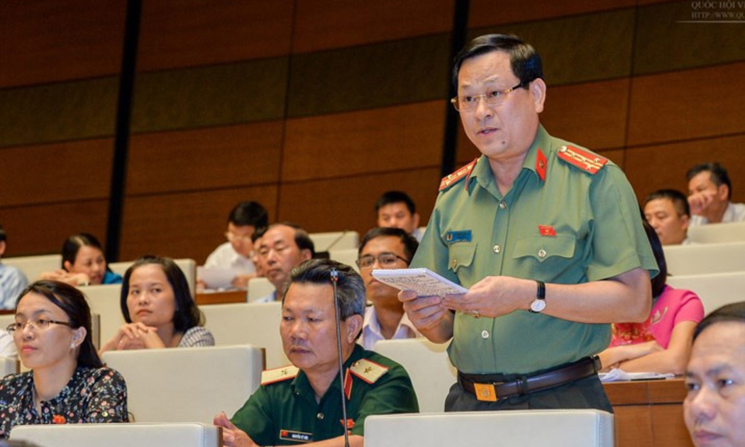 Đại biểu Nguyễn Hữu Cầu nhấn mạnh, quyền tự do tín ngưỡng tôn giáo được Hiến pháp quy định chỉ có thể bị giới hạn bởi pháp luật, nên cần thiết kế cho tốt các hành vi bi nghiêm cấm ở dự án luật này.