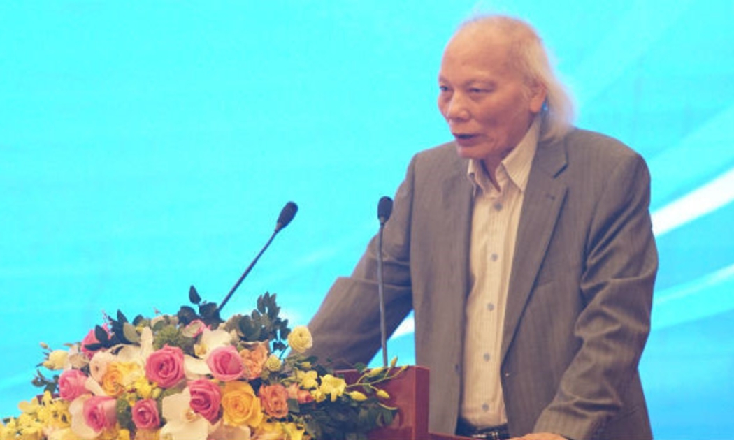 GS TS Nguyễn Mại phát biếu tại diễn đàn.