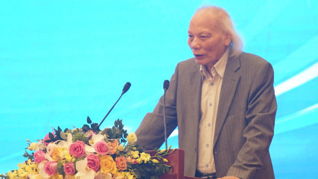 GS TS Nguyễn Mại phát biếu tại diễn đàn. 