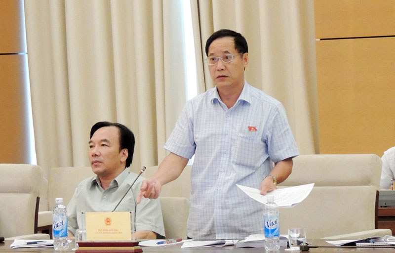 <span style="font-family: 'Times New Roman'; font-size: 15px;">Ủy viên thường trực Uỷ ban Quốc phòng – An ninh Nguyễn Mai Bộ phát biểu tại phiên thẩm tra.</span>