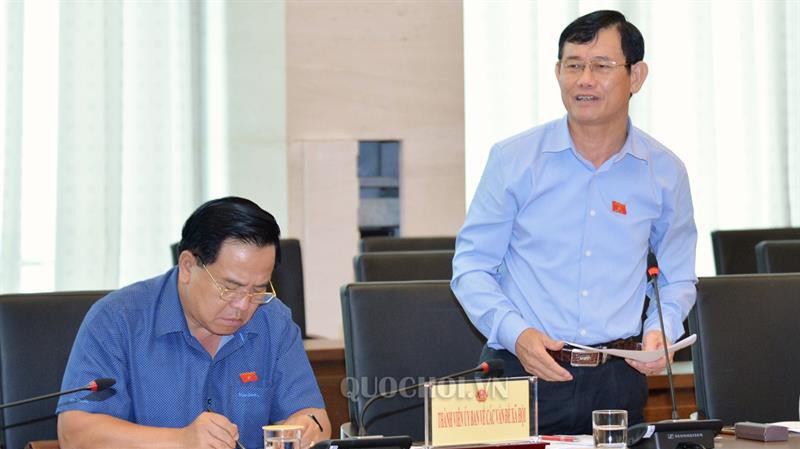 Đại biểu Nguyễn Ngọc Phương (Quảng Bình) phát biểu tại phiên họp 