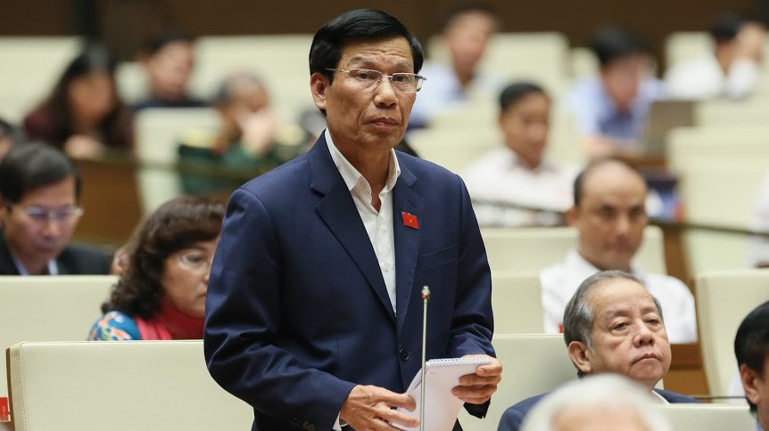 Bộ trưởng Bộ Văn hoá, thể thao và du lịch Nguyễn Ngọc Thiện phát biểu tại nghị trường, sáng 31/10.