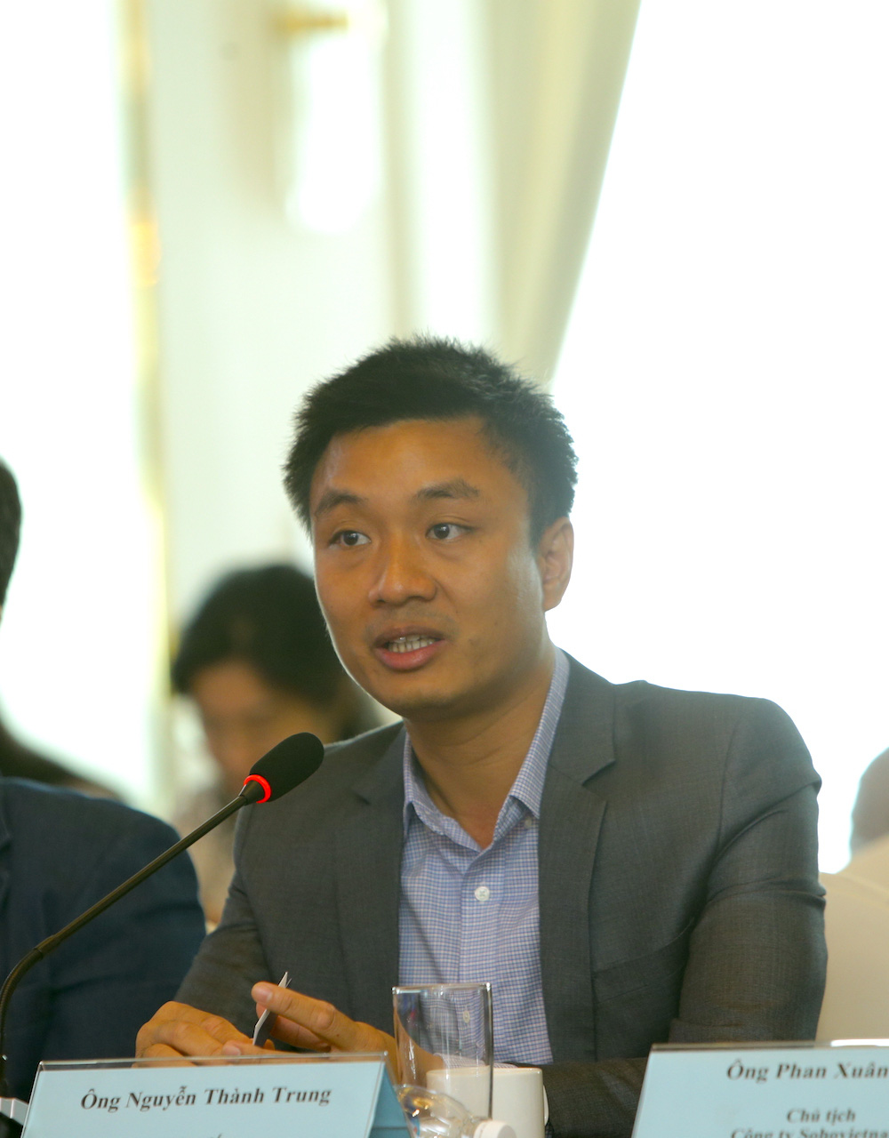 &Ocirc;ng Nguyễn Th&agrave;nh Trung: Khi thị trường n&oacute;ng l&agrave; hầu hết c&aacute;c nh&agrave; đầu tư dễ bị say nắng, sợ mất cơ hội l&agrave; cứ đến mua. Nhưng đừng để say nắng trong thị trường c&oacute; nhiều gi&oacute;.