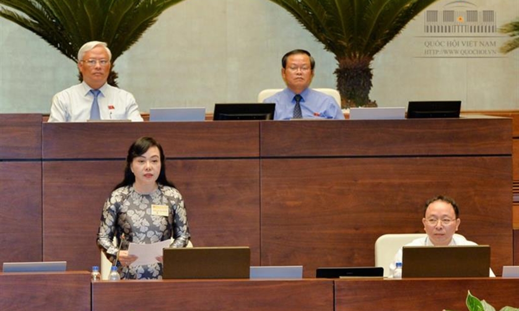 Bộ trưởng Nguyễn Thị Kim Tiến trả lời chất vấn đại biểu - Ảnh: TTXVN.