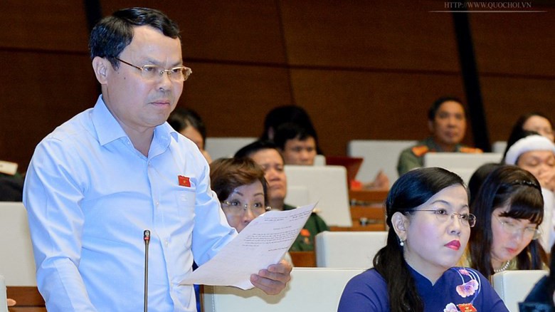 Đại biểu Nguyễn Tiến Sinh (Hoà Bình) cho rằng định hướng dư luân, tạo sức ép không đúng đắn cho việc giải quyết vụ án theo đúng quy định pháp luật là việc không phù hợp. 