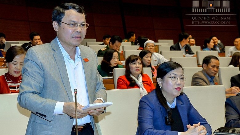 Đại biểu Nguyễn Tiến Sinh (Hoà Bình) chất vấn thành viên Chính phủ.