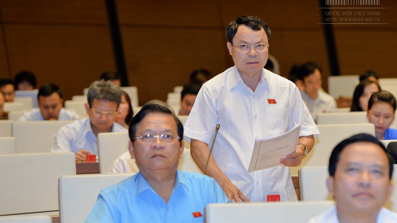 Đại biểu Nguyễn Tiến Sinh chất vấn Bộ trưởng Trần Tuấn Anh 