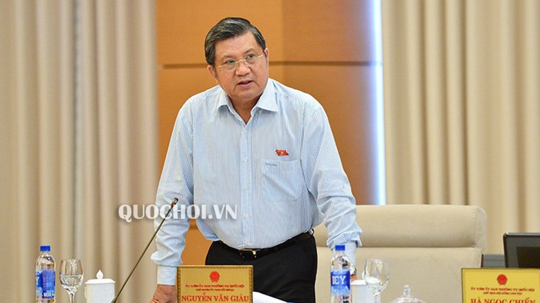Chủ nhiệm Uỷ ban Đối Ngoại của Quốc hội, ông Nguyễn Văn Giàu phát biểu tại phiên họp.