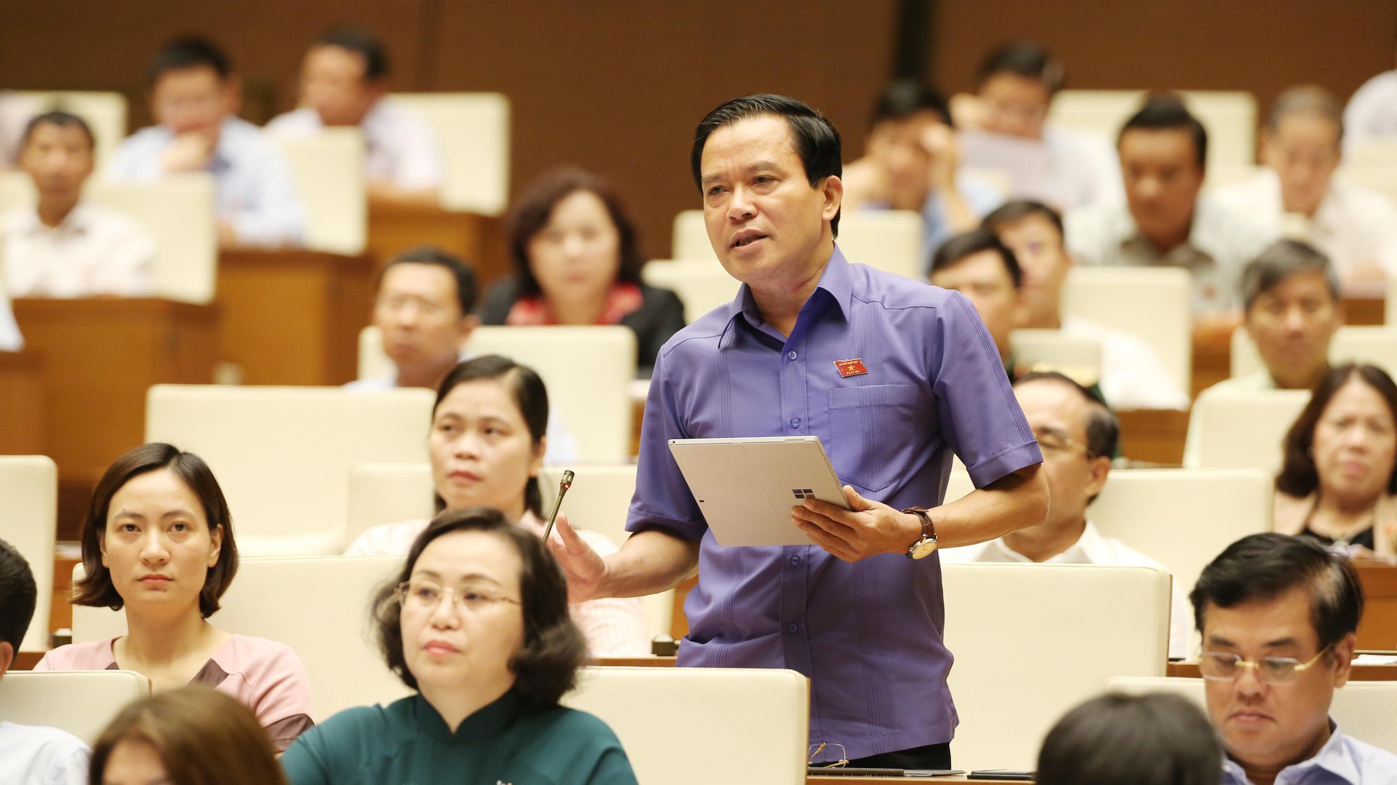 Đại biểu Nguyễn Văn Pha đề nghị Quốc hội nên thành lập một cơ quan kiểm soát tài sản thu nhập của cán bộ, công chức và chịu sự chỉ đạo của Ủy ban Thường vụ Quốc hội.