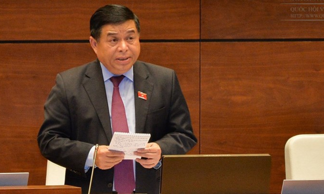 Bộ trưởng Bộ Kế hoạch và Đầu tư Nguyễn Chí Dũng giải trình một số vấn đề của dự thảo Luật Đơn vị hành chính - kinh tế đặc biệt.