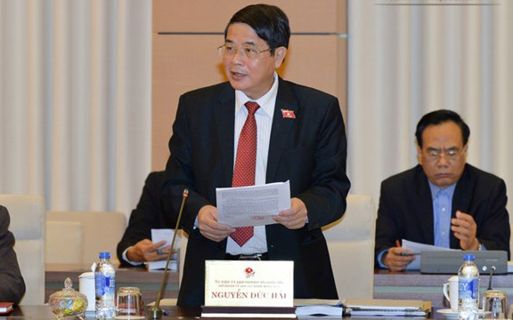 Chủ nhiệm Uỷ ban Tài chính - Ngân sách Nguyễn Đức Hải đề nghị sửa luật theo hướng giao Bộ Tài chính là cơ quan đầu mối thực hiện chức năng quản lý nợ công, đại diện đàm phán, ký kết các hiệp ước vay nợ và quản lý tập trung các nguồn lực nợ công.