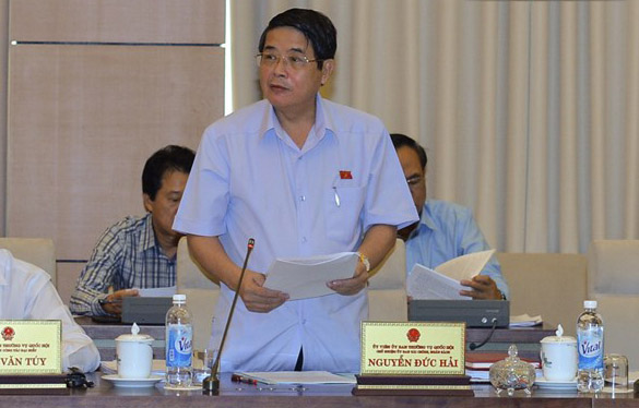 Chủ nhiệm Uỷ ban Tài chính - &nbsp;Ngân sách Nguyễn Đức Hải trình bày báo cáo thẩm tra.