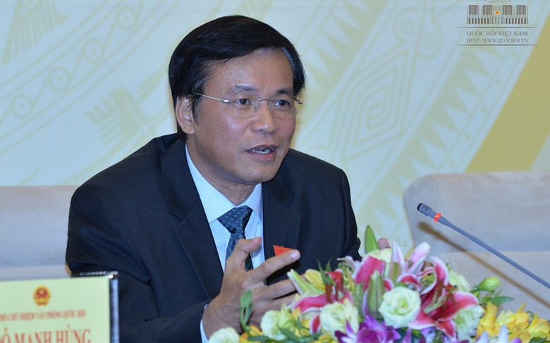 Tổng thư ký Quốc hội Nguyễn Hạnh Phúc trao đổi với báo chí.