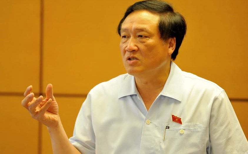 Chánh án Toà án Nhân dân Tối cao Nguyễn Hoà Bình tại phiên thảo luận tổ.