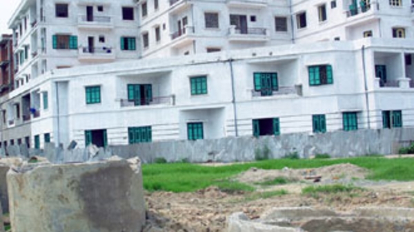 Nhà ở xã hội: “Thoát nghèo” sẽ phải trả nhà