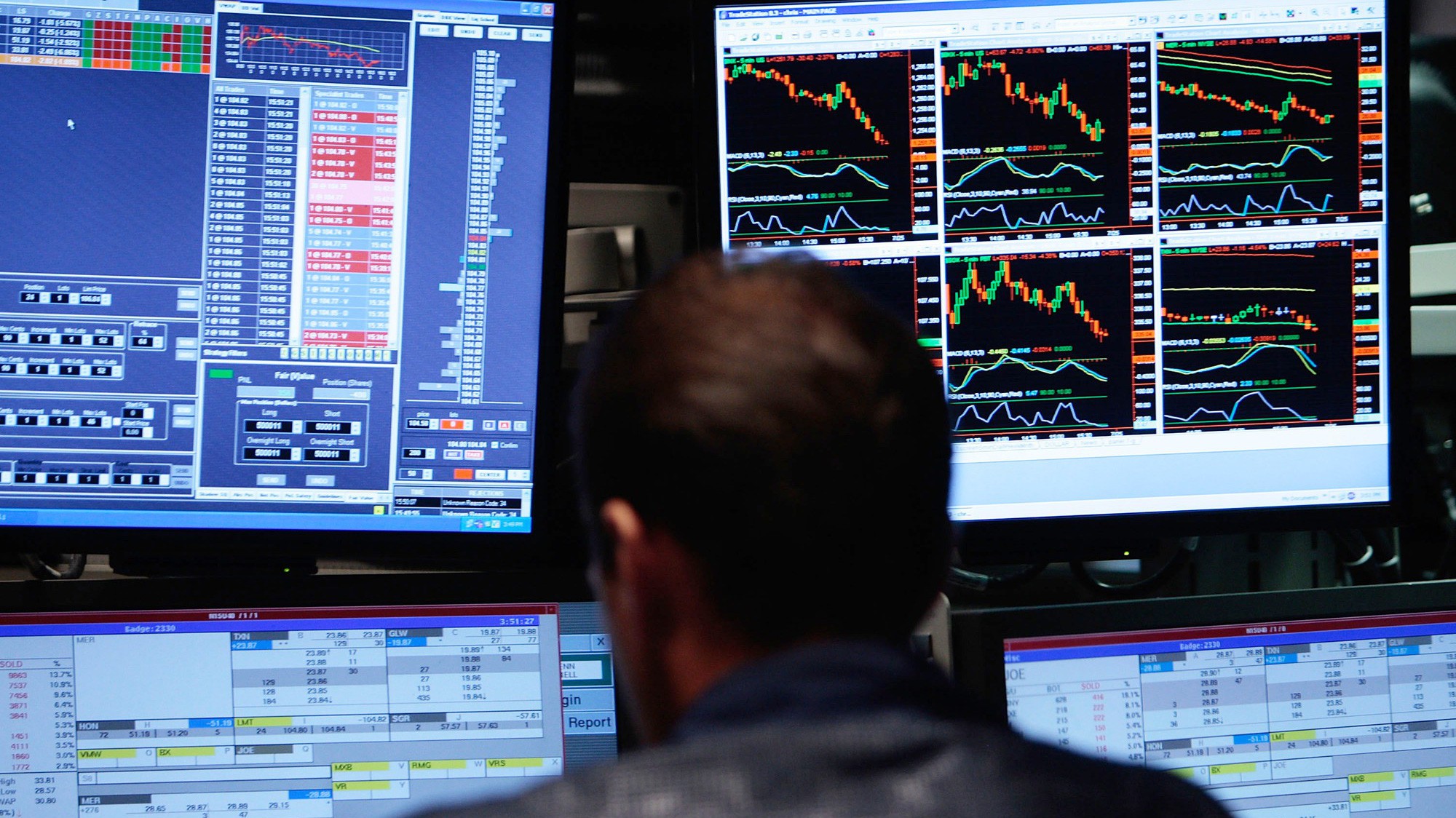 Khối ngoại bán ròng nhẹ.