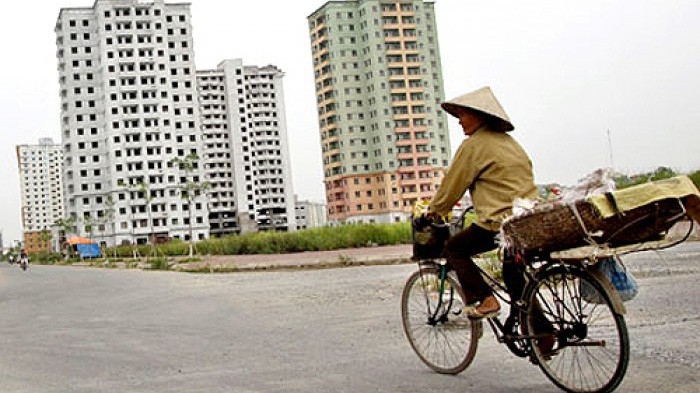 Với đề xuất đánh thuế ngay từ ngôi nhà thứ nhất của Bộ Tài chính, ước mơ có nhà của người dân ngày càng khó nhọc hơn. 