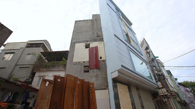 Các quận, huyện của Hà Nội cho rằng, việc tự thỏa thuận hợp thửa, hợp khối thực tế rất khó khăn khiến cho việc xử lý nhà siêu mỏng, siêu méo bị chậm.