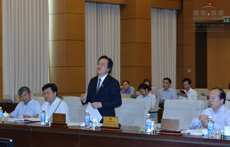 Bộ trưởng Bộ Giáo dục và Đào tạo Phùng Xuân Nhạ cho biết nếu thực hiện đúng tiến độ thì việc đổi mới chương trình, sách giáo khoa khó đảm bảo thành công và khó nhận được sự đồng thuận, yên tâm của xã hội.