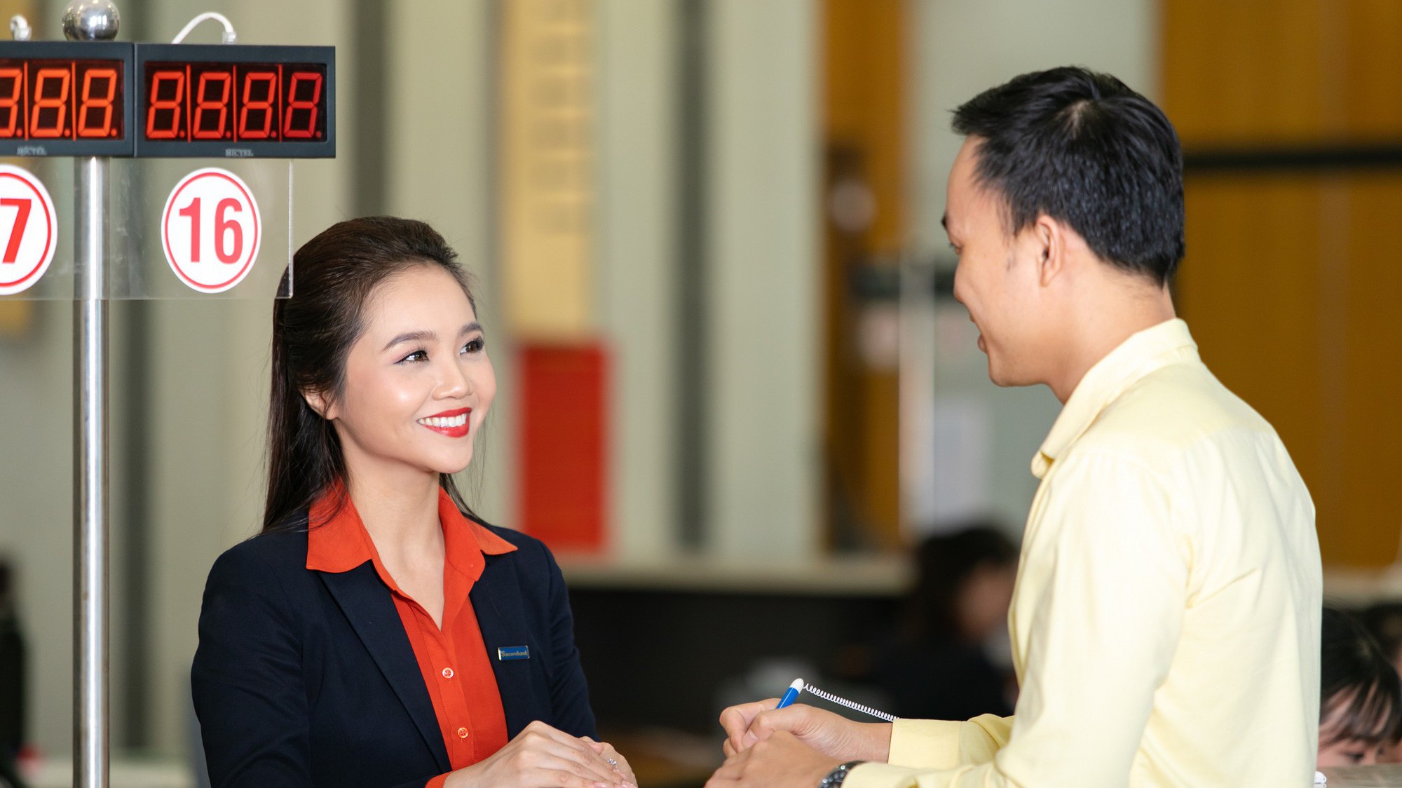 Sacombank đang hướng đến mục tiêu tối ưu hóa lợi ích và mang đến nhiều trải nghiệm ưu việt cho hàng triệu khách hàng theo phương châm lấy khách hàng là trọng tâm trong các hoạt động kinh doanh.