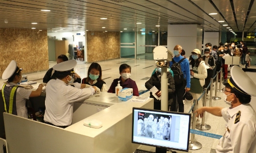 Thêm 4 người Việt nhập cảnh nhiễm Covid-19