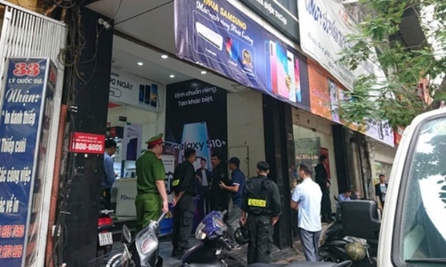Chuỗi cửa hàng Nhật Cường Mobile bị khám xét