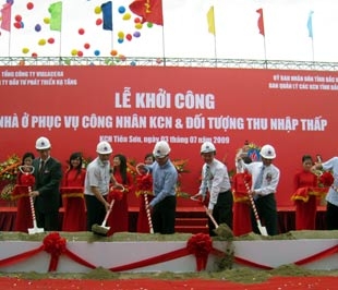 Lãnh đạo các bộ, ngành và chủ đầu tư tại lễ khởi công ngày 3/7.