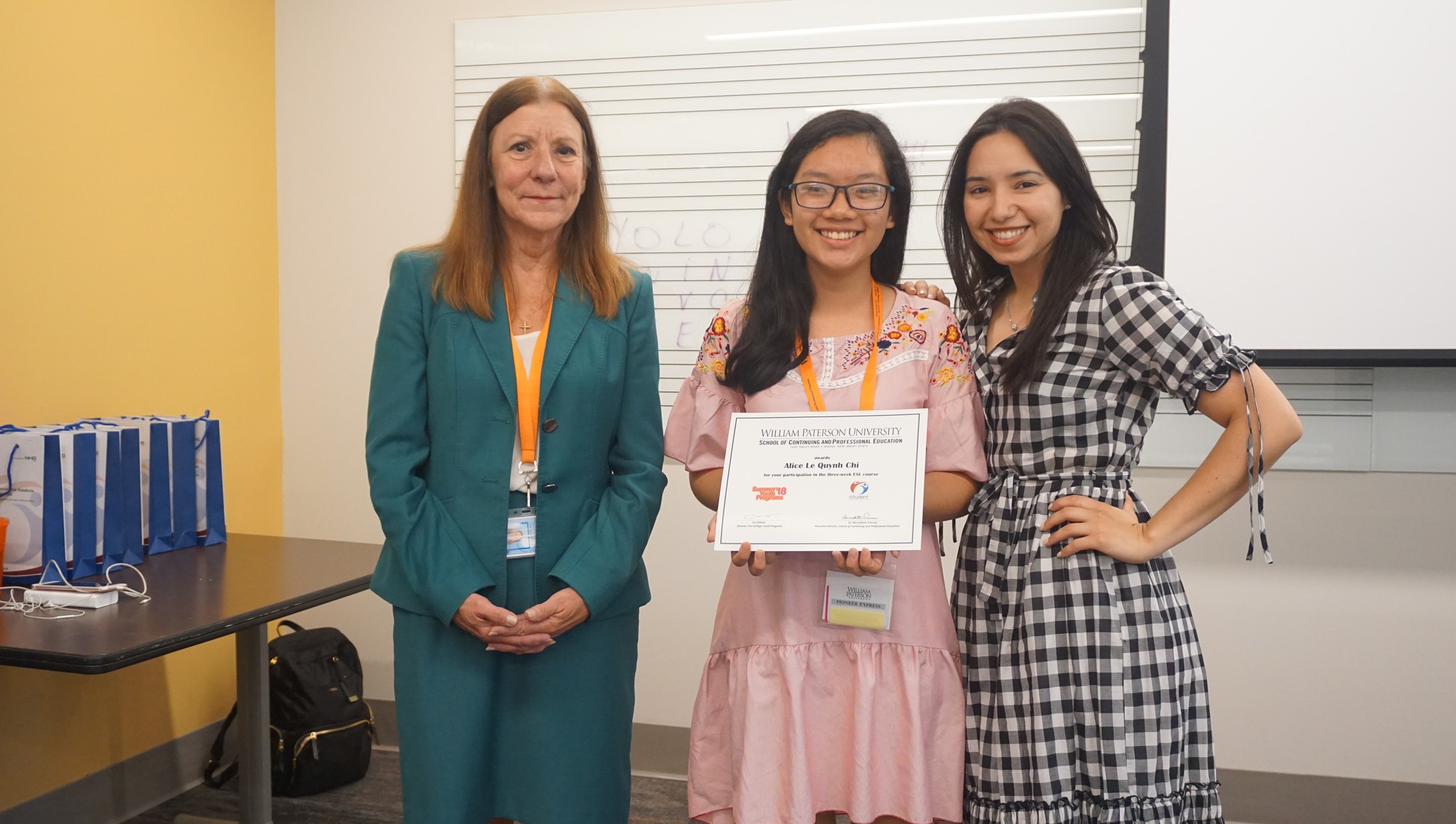 NHG trao hơn 1.000 suất học bổng quốc tế cho học sinh - sinh viên - Ảnh 1.