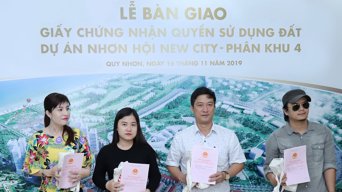 Dự án Nhơn Hội New City chính thức bàn giao sổ đỏ cho khách hàng chỉ sau 5 tháng ra mắt.