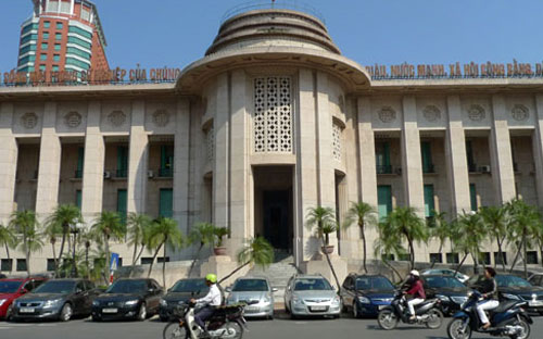 Theo báo cáo của Ngân hàng Nhà nước, trong 5 tháng đầu năm, ngành ngân hàng phát hiện 21 vụ việc tiêu cực, tham nhũng, số tiền vi phạm lên tới 682,51 tỷ đồng; 5.612 chỉ vàng và 50.000 USD.<br>